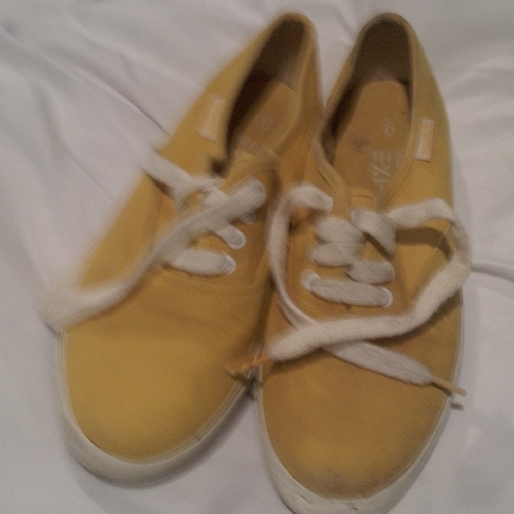 Sneakers - Picture 3 of 3